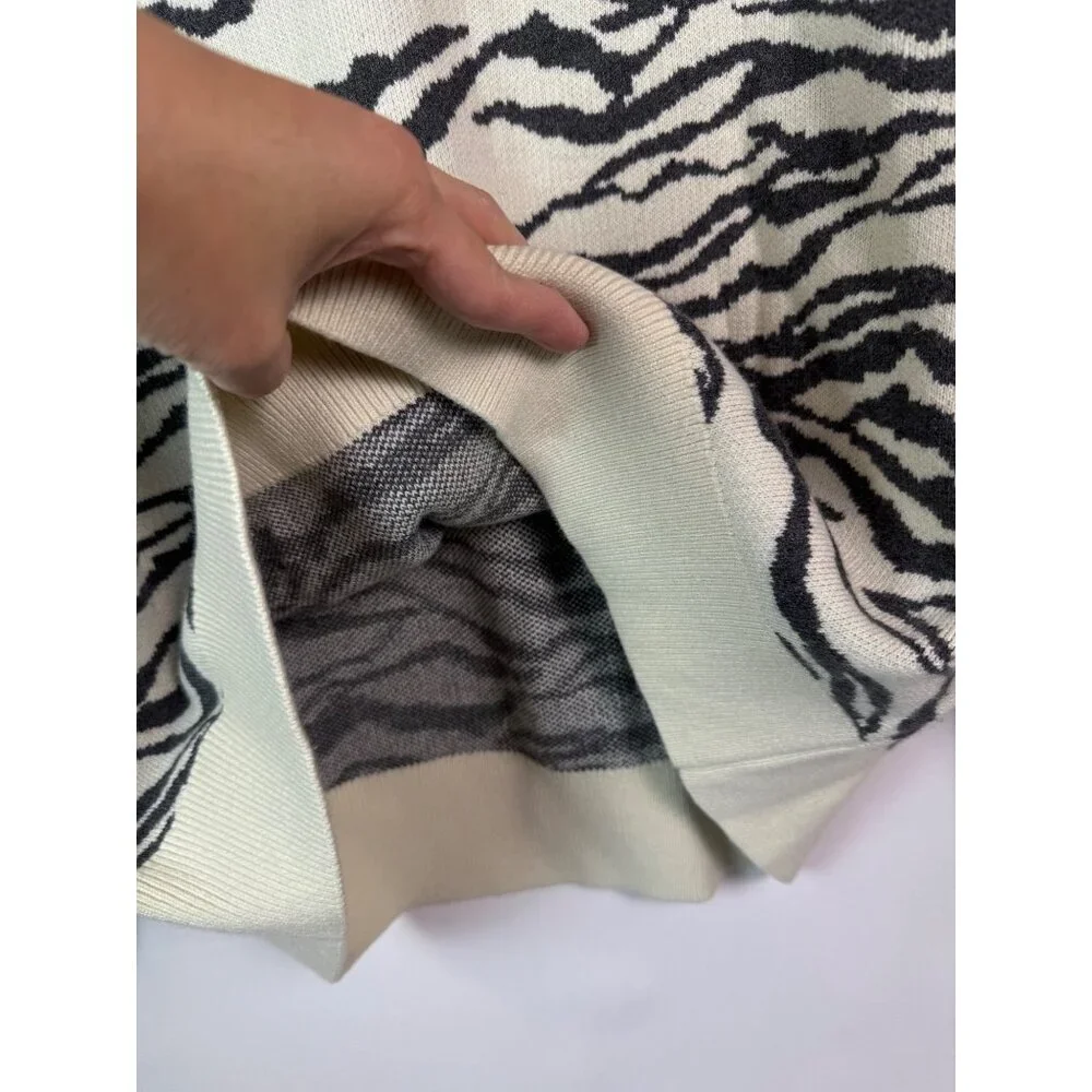 Daily Ritual Womens‎ Crewneck Sweater Animal Printed size Medium Outdoor Stretch